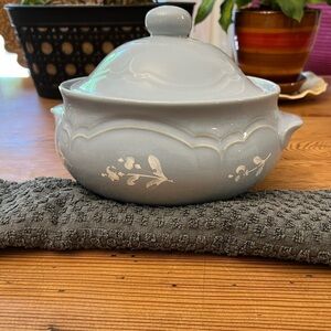 Pfaltzgraff Blue Bouquet, Gazebo, 2 Quart Casserole Bowl